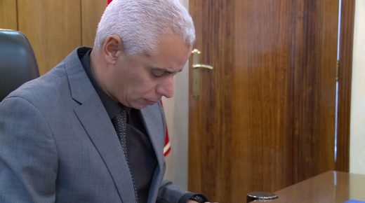 ياوزير الصحة إلى متى حملة تلقيح كورونا؟