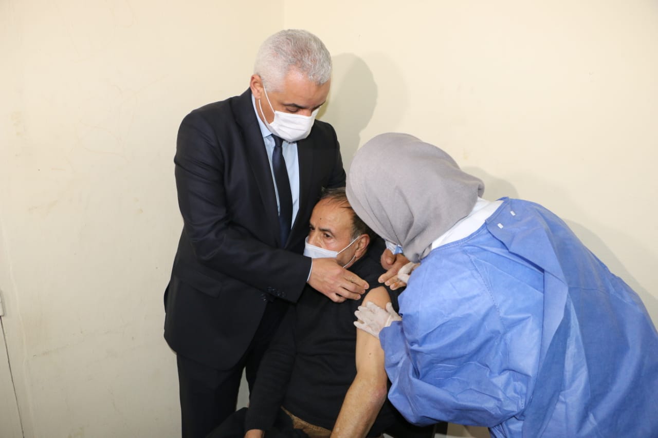 آيت الطالب يطمئن المغاربة بشأن فعالية اللقاح ضد (كوفيد ـ19)