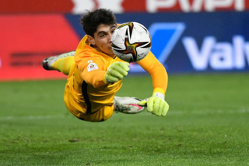 الحارس الدولي المغربي ياسين بونو يتوج بجائزة “الأسد الذهبي” لجريدة “المنتخب”