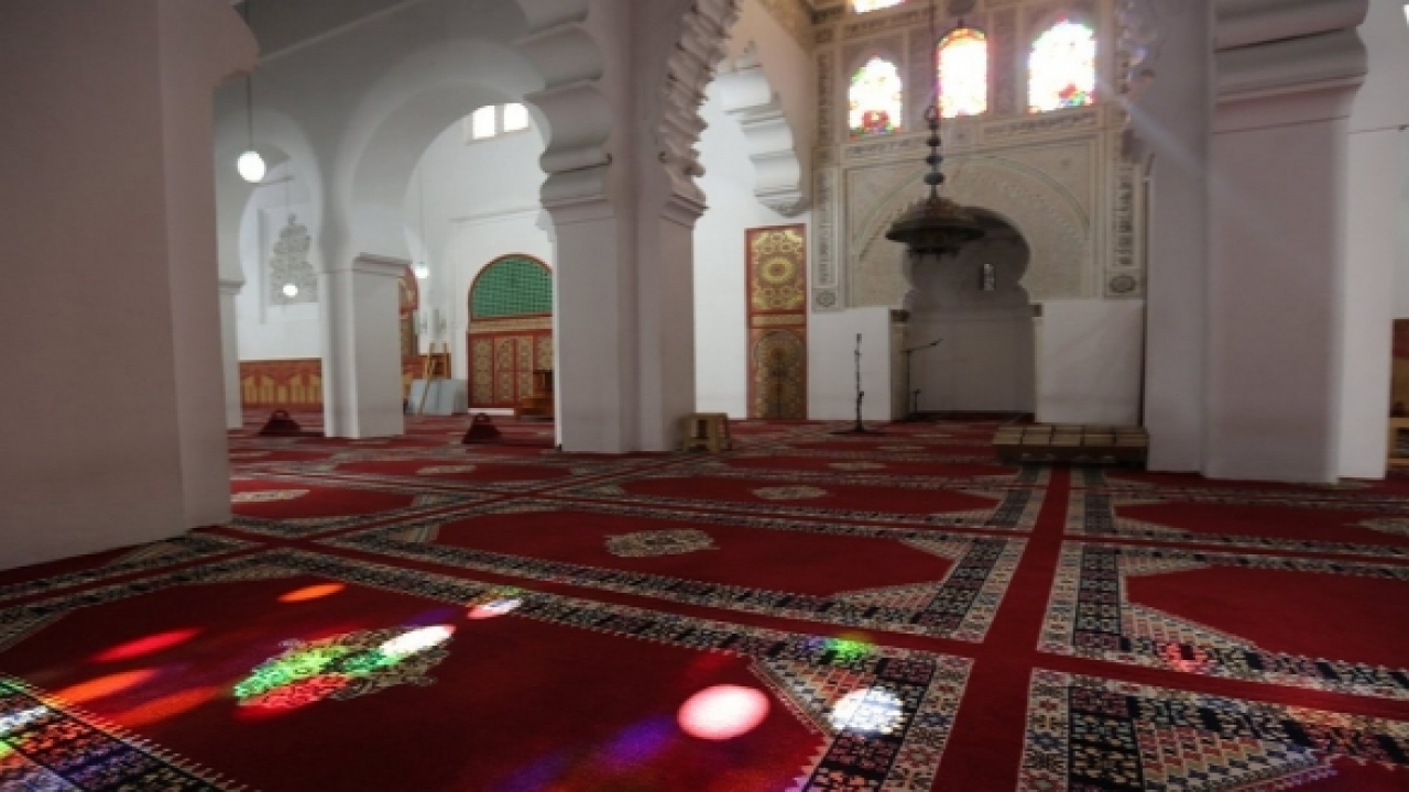 إغلاق مسجد في أكادير بعد إصابة مؤذنه ب (كورونا)