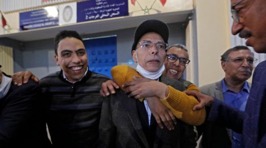 محامي: بعض ردود الفعل حاولت “تسييس” قرار متابعة منجب في حالة سراح وجعلته “خاضعا لتأثيرات معينة”
