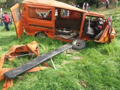 مصرع فتاة وإصابة 16 آخرين في حادثة سير ناجمة عن سقوط سيارة كبيرة للنقل بمنحدر بوزان