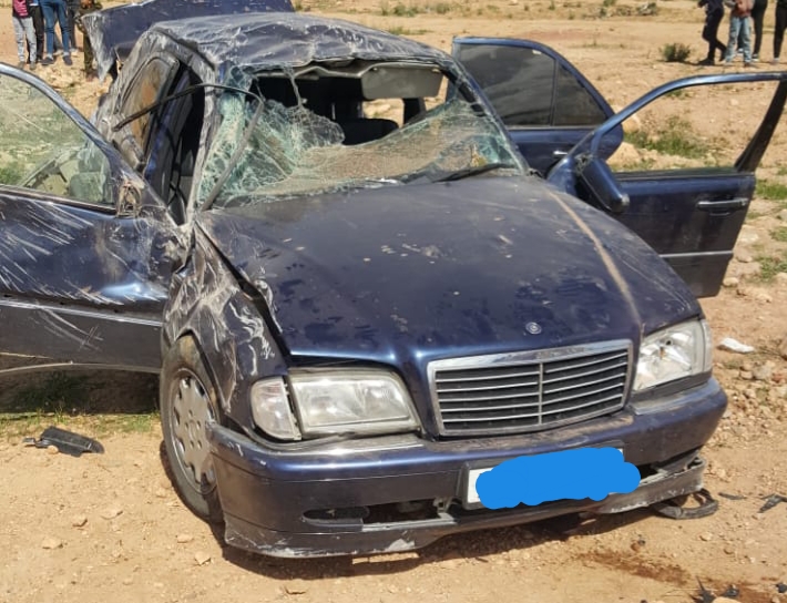 انقلاب سيارة بوجدة وفرار السائق ومرافقه.. ومصادر تؤكد العثور على أقراص مخدرة بداخلها