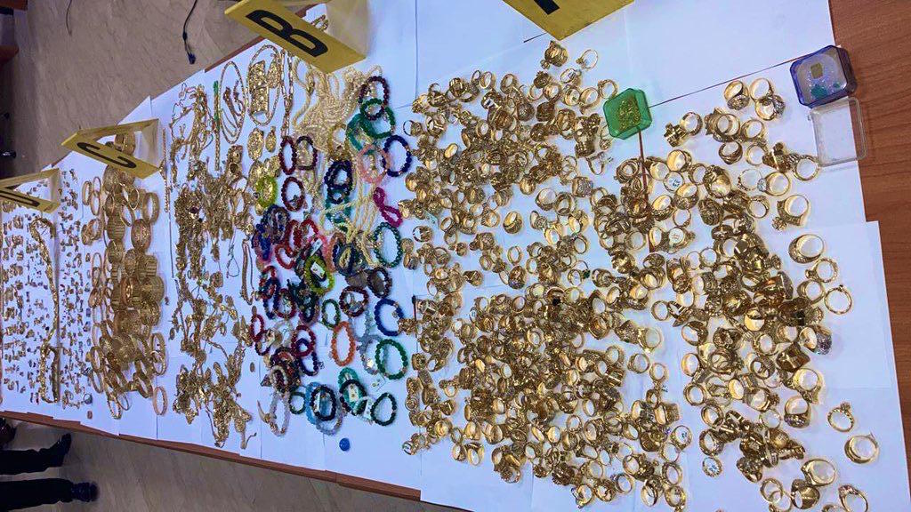 أمن طنجة يفك لغز السطو على محل ذهب.. ويسترجع الحلي والمجوهرات المسروقة