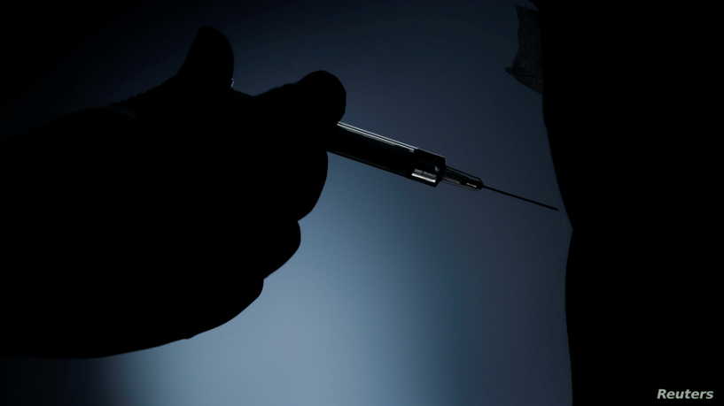 A health worker administers a Johnson & Johnson's coronavirus disease (COVID-19) vaccine at a vaccination centre in Ronda, Spain, April 23, 2021. REUTERS/Jon Nazca