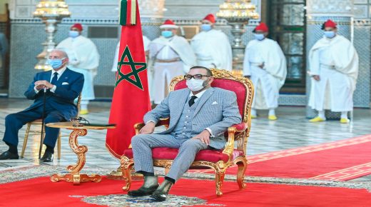 صاحب الجلالة الملك محمد السادس يترأس بفاس حفل إطلاق وتوقيع اتفاقيات تصنيع وتعبئة اللقاح المضاد ل (كوفيد-19) ولقاحات أخرى بالمغرب