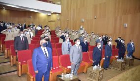 والي جهة الشرق معاذ الجامعي يحضر بوجدة مراسيم متابعة الخطاب الملكي بمناسبة الذكرى 68 لثورة الملك والشعب