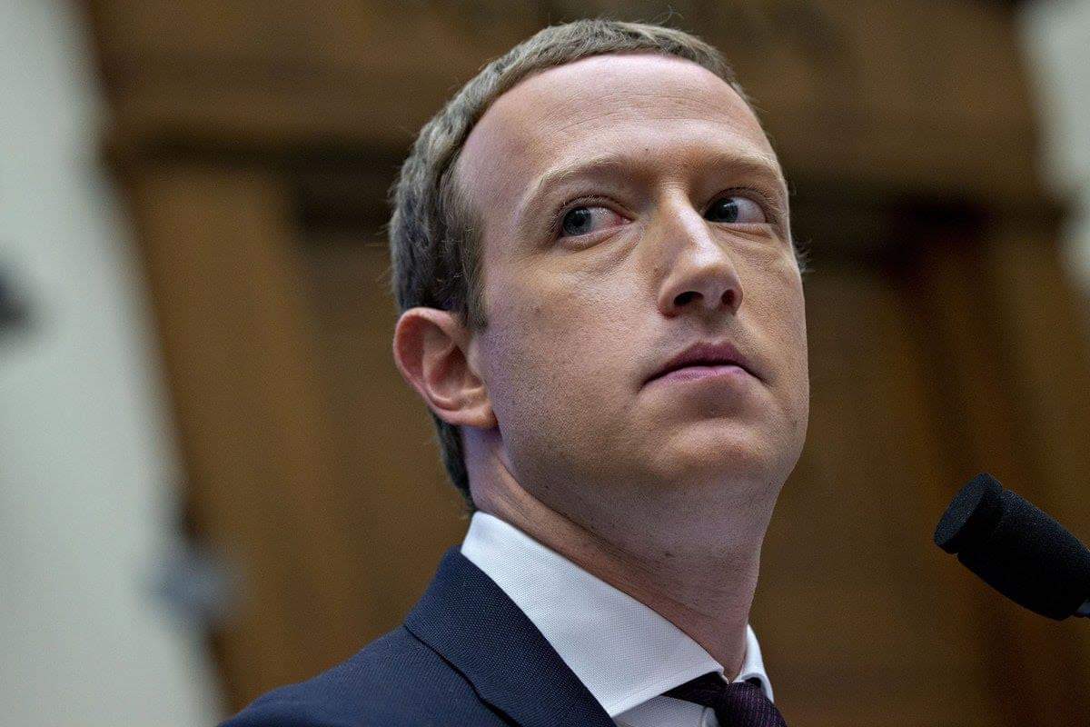 بسبب تعطل بعض تطبيقات (فيبسوك)…ثروة زوكربيرغ تتراجع