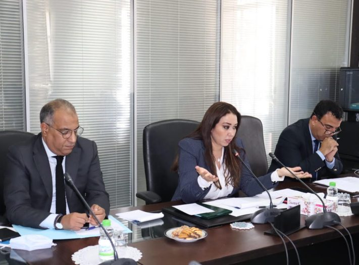 العمدة الرميلي تجتمع برؤساء مقاطعات البيضاء