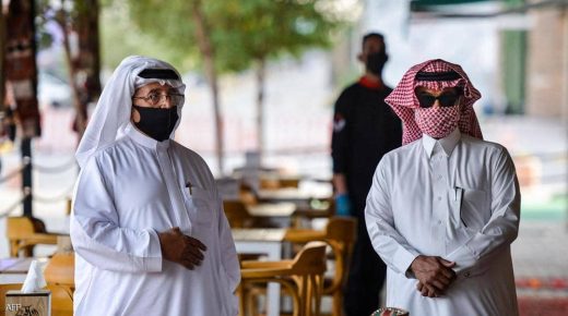 السعودية تعلن تخفيف إجراءات (كورونا) الاحترازية.. إلغاء التباعد وإلزامية ارتداء الكمامة