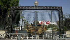 انتشار أمني مكثف بتونس بعد دعوات للتظاهر ضد انقلاب قيس سعيد