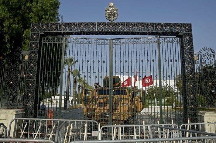 انتشار أمني مكثف بتونس بعد دعوات للتظاهر ضد انقلاب قيس سعيد
