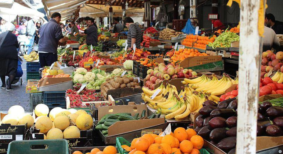لجنة وزارية: تموين الأسواق يتم في أحسن الظروف والمخزون المتوفر كاف لتلبية الطلب