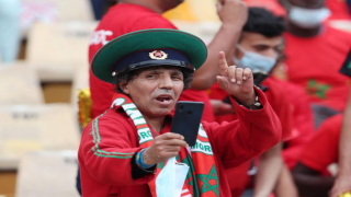 “الظلمي” المشجع الشهير للمنتخب الوطني، جالب حظ أم نذير شؤم !