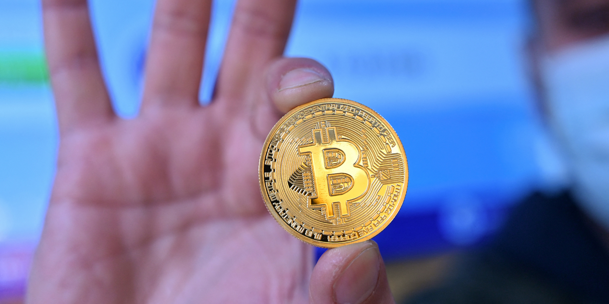 عملة “البيتكوين” تصعد لقمة تاريخية جديدة