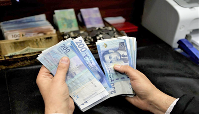 المغاربة المقيمين بالخارج .. تحويلات تصل إلى 9.2 مليار درهم