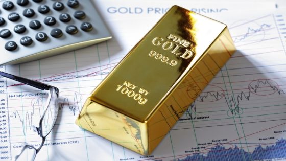 سعر الذهب يتجاوز 2000 دولار بسبب المخاوف من تأثيرات الحرب في أوكرانيا