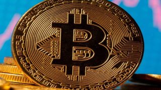 الشركات الكبرى تتقدم بحذر في مجال العملات المشفرة
