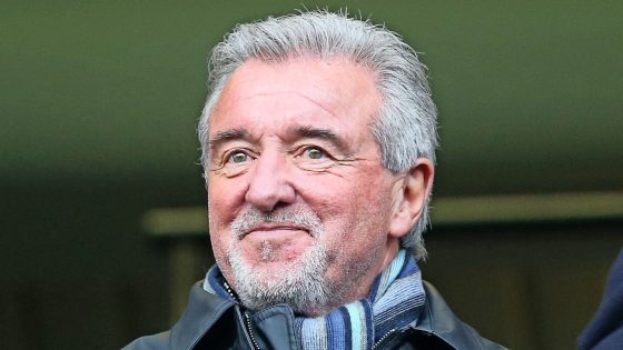 وفاة مدرب المنتخب الإنجليزي السابق تيري فينابلز عن عمر 80 عاما