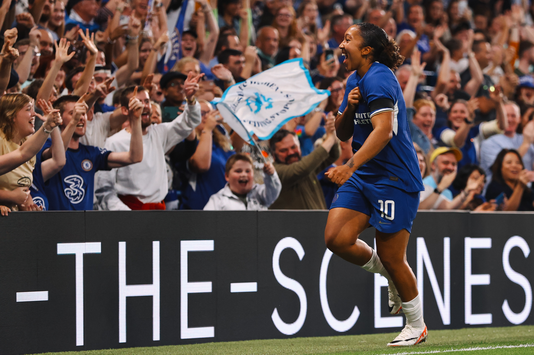 LONDON, ENGLAND - OCTOBER 01: Lauren James of Chelsea celebrates after scoring the team's second goal during the Barclays Women's Super League match between Chelsea FC and Tottenham Hotspur at Stamford Bridge on October 01, 2023 in London, England. (Photo by Ryan Pierse/Getty Images)