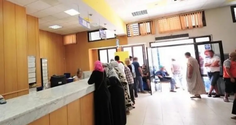 جودة الخدمات الإدارية: آراء إيجابية للأسر في سنة 2023