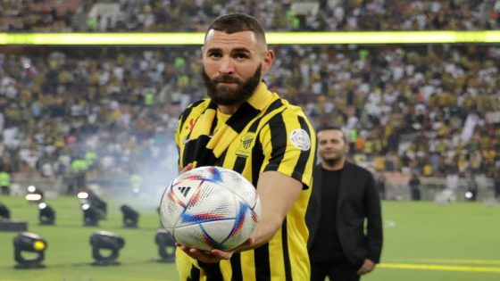 بنزيمة يطلب الرحيل عن اتحاد جدة