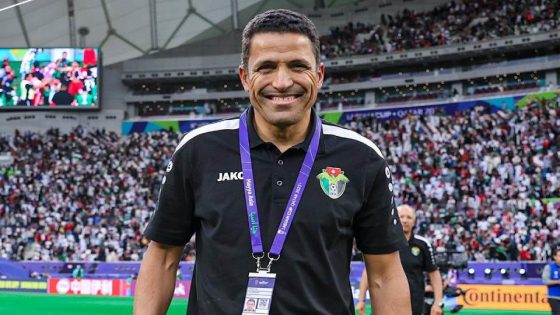 رسميا.. الأهلي يعلن تعيين المغربي الحسين عموتة مديرا فنيا لمدة موسمين