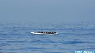عناصر من القوات المسلحة تقدم المساعدة لـ55 مرشحا للهجرة غير الشرعية ينحدرون من إفريقيا جنوب الصحراء