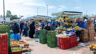حجز وإتلاف 233 طن من السلع الغذائية الفاسدة