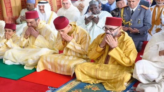 أمير المؤمنين يؤدي صلاة عيد الفطر المبارك بالمسجد المحمدي بالدار البيضاء