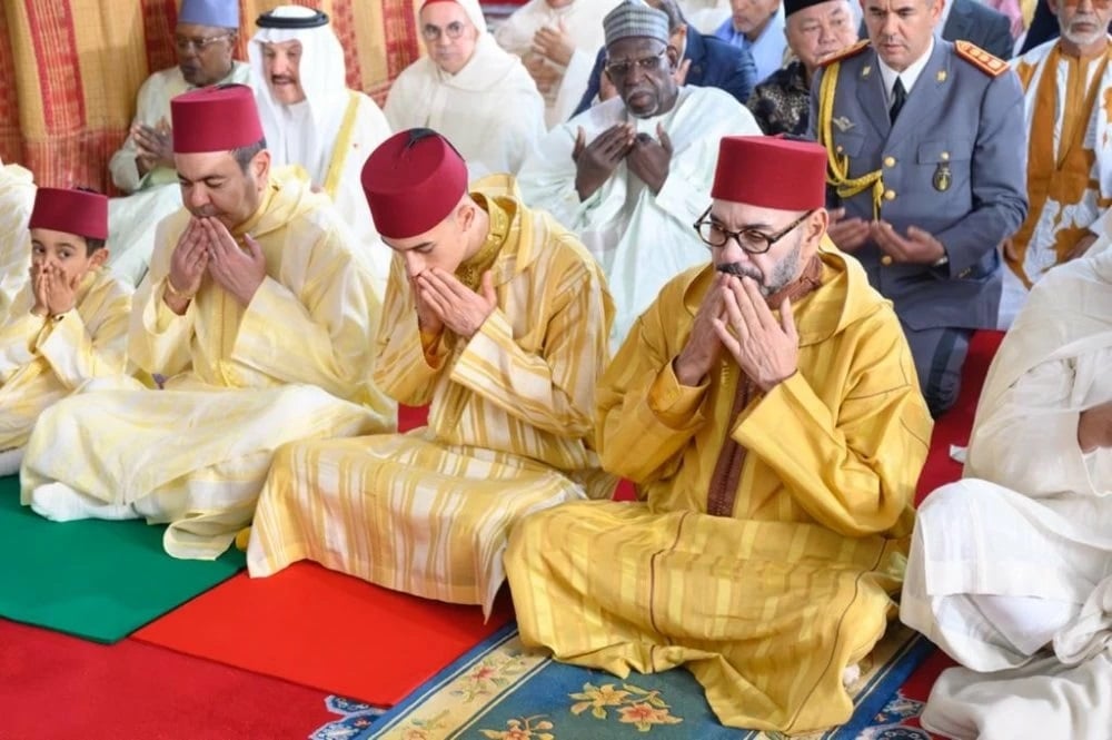 أمير المؤمنين يؤدي صلاة عيد الفطر المبارك بالمسجد المحمدي بالدار البيضاء