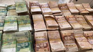 طنجة.. توقيف شخص بحوزته 5 كيلوغرامات من الكوكايين وضبط مبالغ مالية مهمة من متحصلات الاتجار في المخدرات