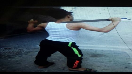 خارج من السجن دخل للملحقة الإدارية الثالثة بالجديدة و ” شرمل” جوج موظفين و مواطن