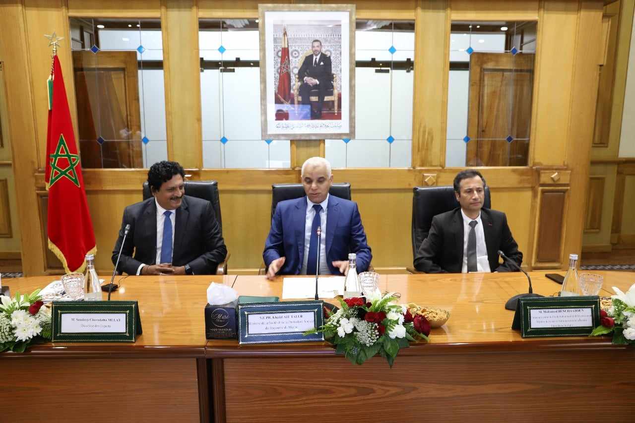 وزير الصحة والحماية الاجتماعية يجري مباحثات مع مسؤولين عن المعهد الهندي للأمصال