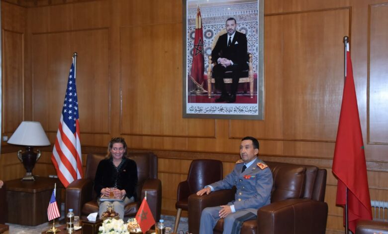 الفريق أول المفتش العام للقوات المسلحة الملكية قائد المنطقة الجنوبية يستقبل مساعدة وزير الدفاع الأمريكي لشؤون الأمن الدولي