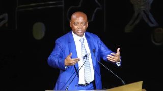 Le pr??sident de la Conf??d??ration africaine de football, M. Patrice Motsepe lors de la c??r??monie des CAF Awards 2023, organis??e au Palais des Congr??s de Marrakech. 11122023-Marrakech