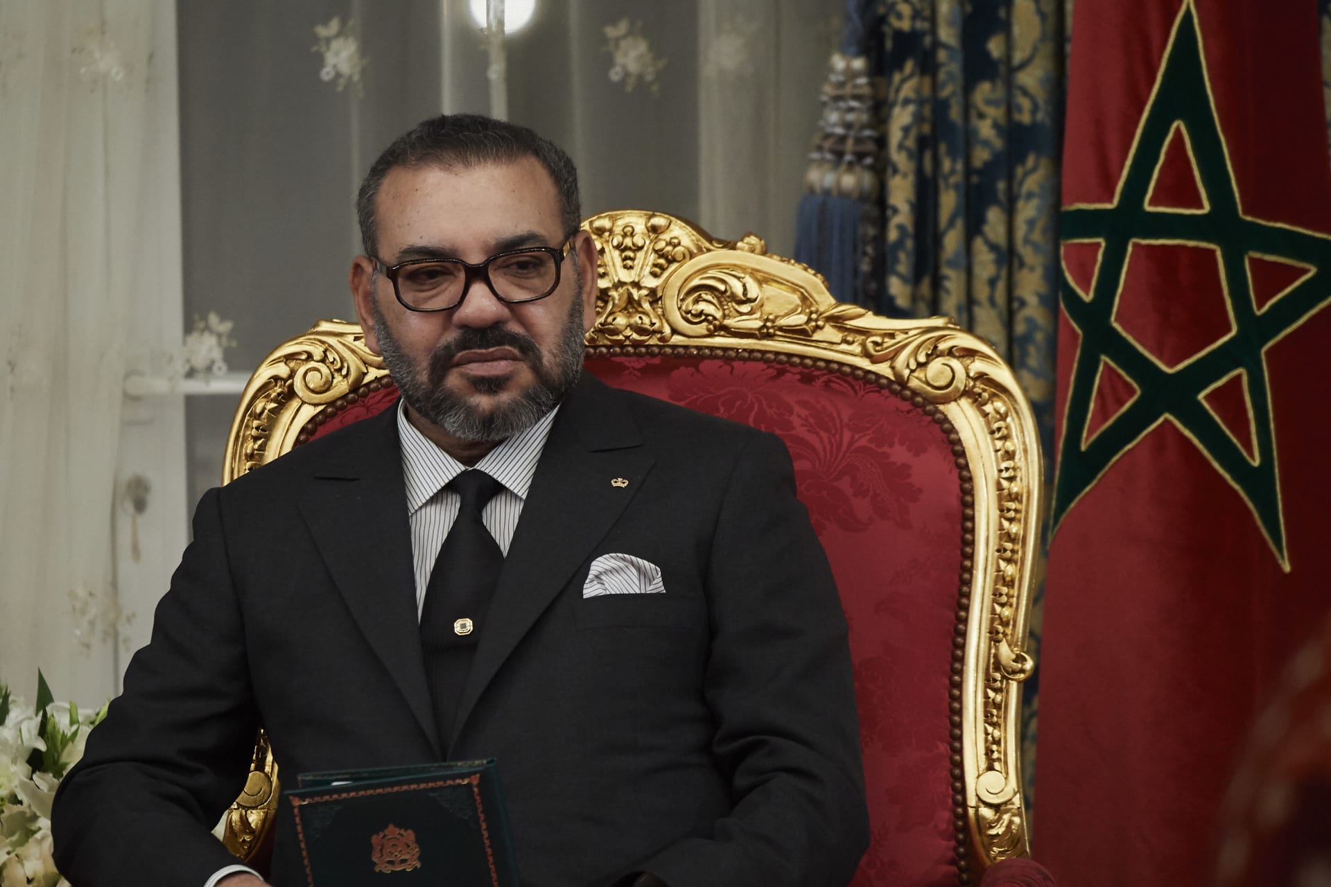 صورة والدة جلالة الملك المتداولة غير صحيحة