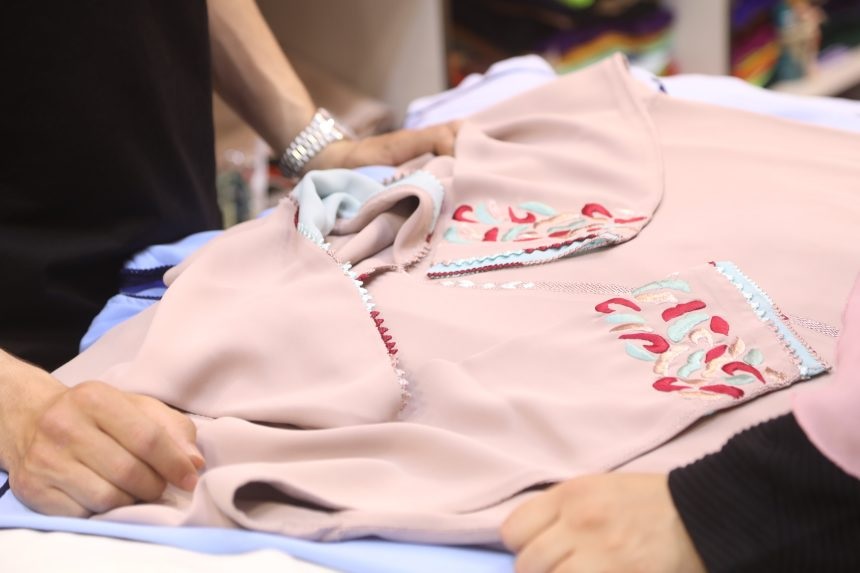 تزايد الإقبال على اقتناء الملابس التقليدية بمناسبة عيد الأضحى