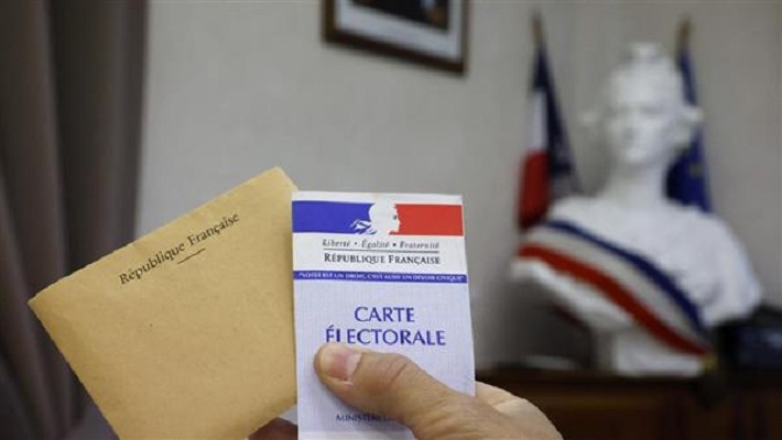 فرنسا تحبس أنفاسها عشية الجولة الثانية من الانتخابات التشريعية المبكرة