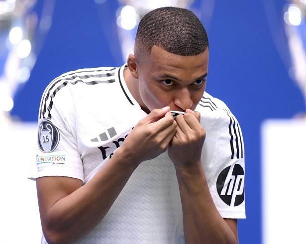 مبابي لجماهير ريال مدريد: سأهب حياتي لهذا النادي