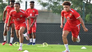 بعثة المنتخب المغربي الأولمبي تشد الرحال إلى فرنسا استعدادا للمشاركة في أولمبياد باريس