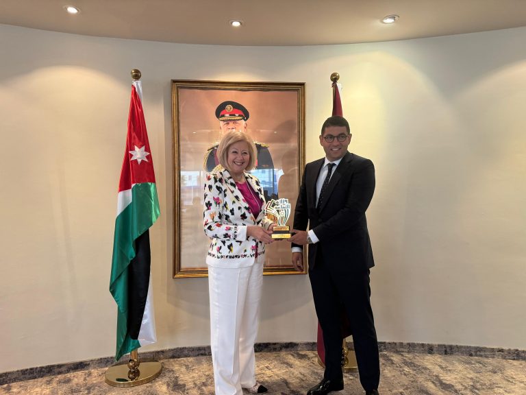 وزير الشباب والثقافة والتواصل يجري مباحثات ثنائية بالعاصمة عمان مع نظيرته الأردنية هيفاء النجار