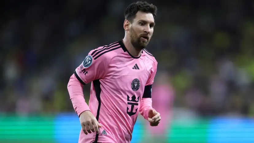 نشطاء بيئيون يستهدفون فيلا فخمة لميسي في إيبيتسا مدريد