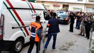 يرتدي ملابس نسائية ومكبل بأسلاك.. العثور على جثة معلقة داخل منزل بالبيضاء