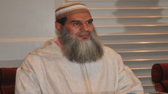 الشيخ الفيزازي في منشور على له على صفحته بموقع “فيسبوك”: “الهالك حسن نصر “اللات” عدو لديننا