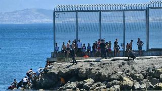 المغرب يوقف 4455 شخصا حاولوا عبور الحدود نحو سبتة