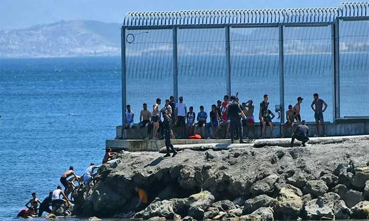 المغرب يوقف 4455 شخصا حاولوا عبور الحدود نحو سبتة