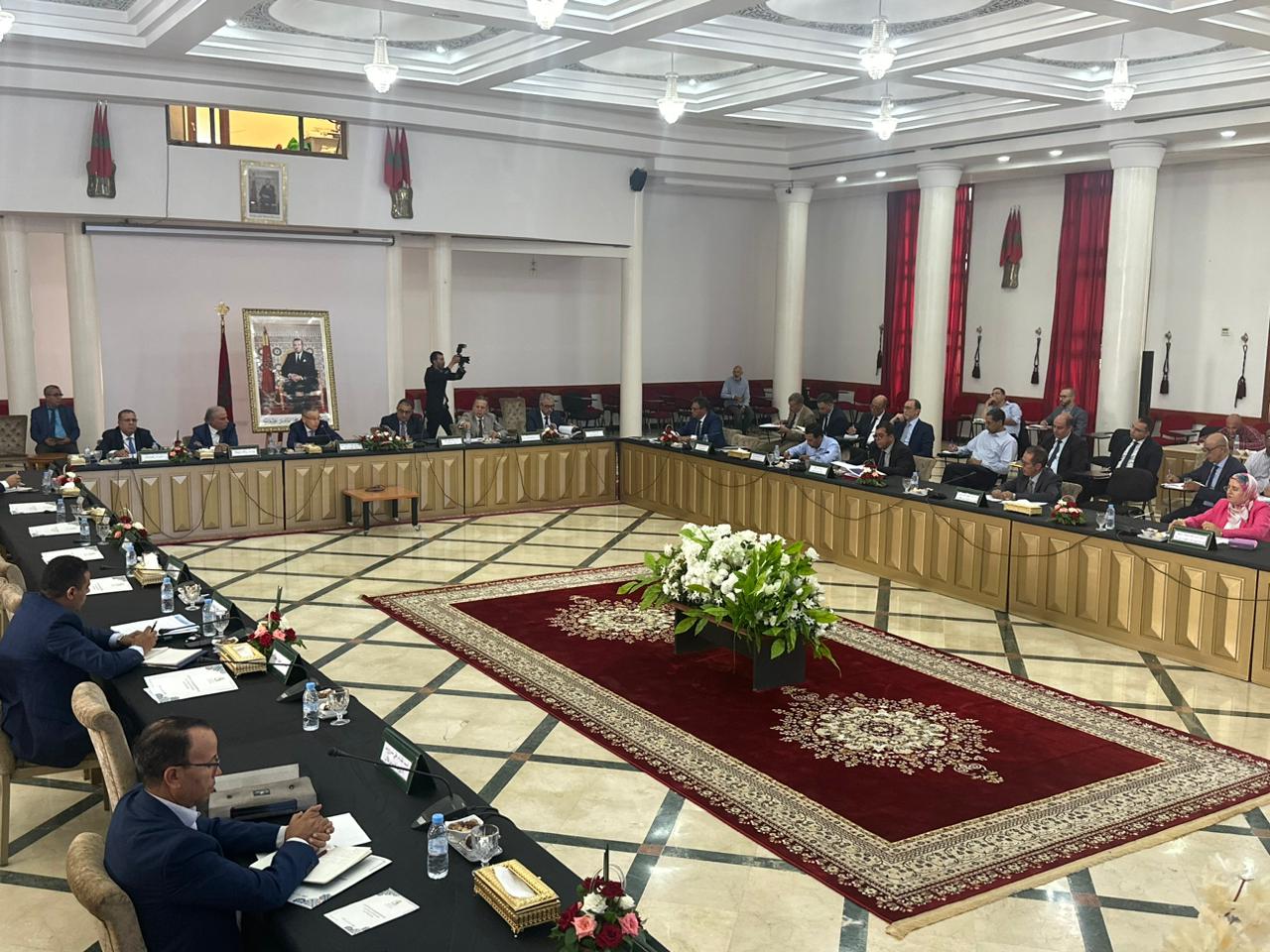 تسريع وثيرة انجاز المشاريع يستنفر لجنة القيادة الجهوية لتتبع تنزيل البرنامج الوطني للتزويد بالماء الشروب ومياه السقي بجهة بني ملال خنيفرة