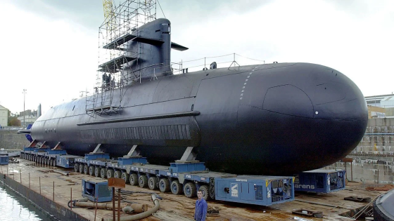 صناعة أول غواصة لفائدة القوات المسلحة المغربية..مجموعتا Naval Group الفرنسية و نظيرتها TKM الألمانية تتنافسان