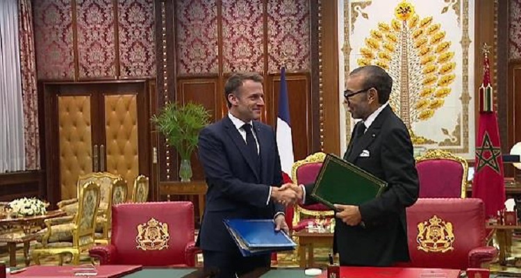 صاحب الجلالة الملك محمد السادس والرئيس الفرنسي إيمانويل ماكرون يوقعان بالرباط الإعلان المتعلق بالشراكة الاستثنائية الوطيدة بين المغرب وفرنسا